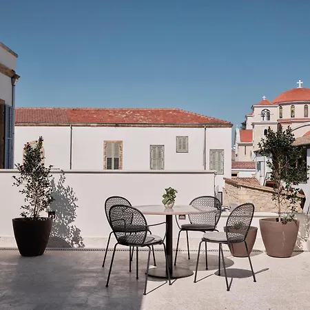 Ξενοδοχείο Amyth Of *